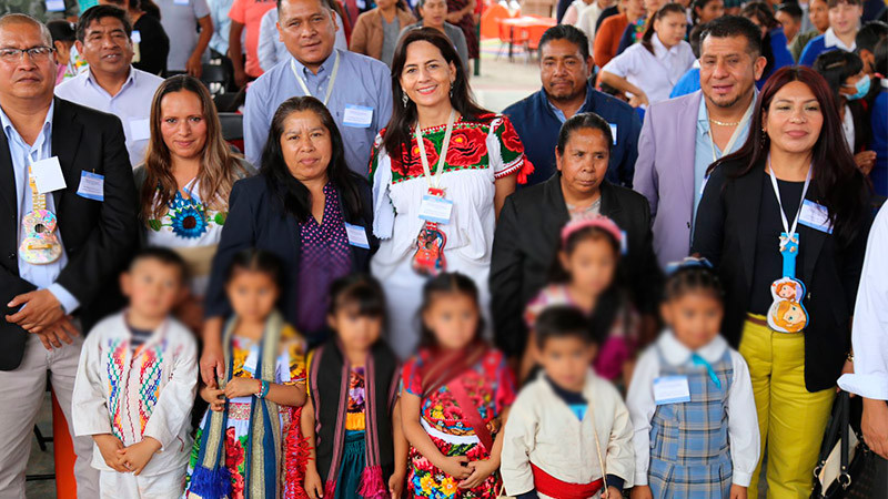 SEE fortalece educación indígena con entrega de material a escuelas de la Meseta Purépecha