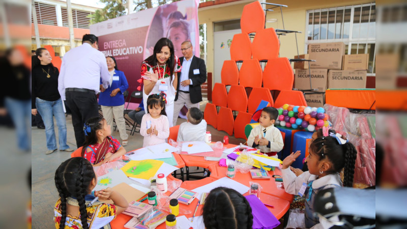 SEE fortalece educación indígena con entrega de material a escuelas de la Meseta Purépecha