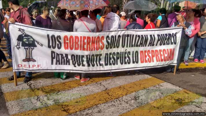 Padres de familia se manifiestan en Morelia - Foto 0 