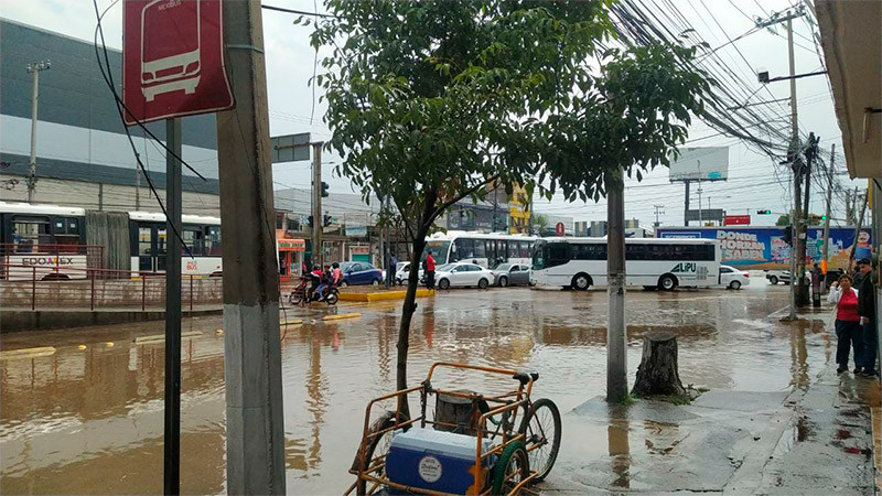 Reportan inundaciones en municipios del Estado de México por fuertes lluvias 