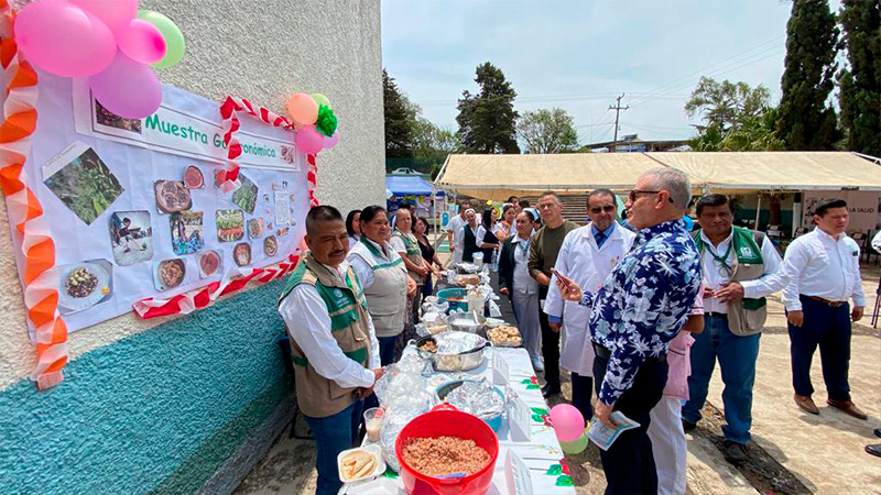 Con Feria de Salud IMSS-Bienestar  acerca servicios a estudiantes del COBAEM en Ario de Rosales