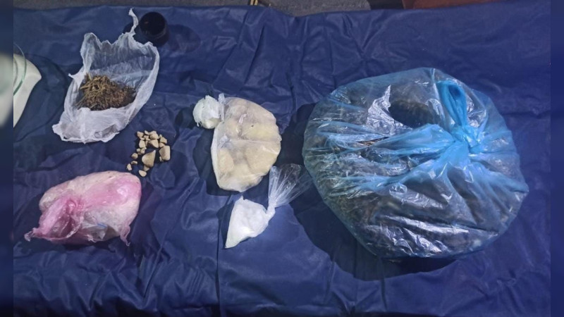 Uruapan: SSP y Sedena detienen a uno con precursores químicos y más de medio kilo de drogas
