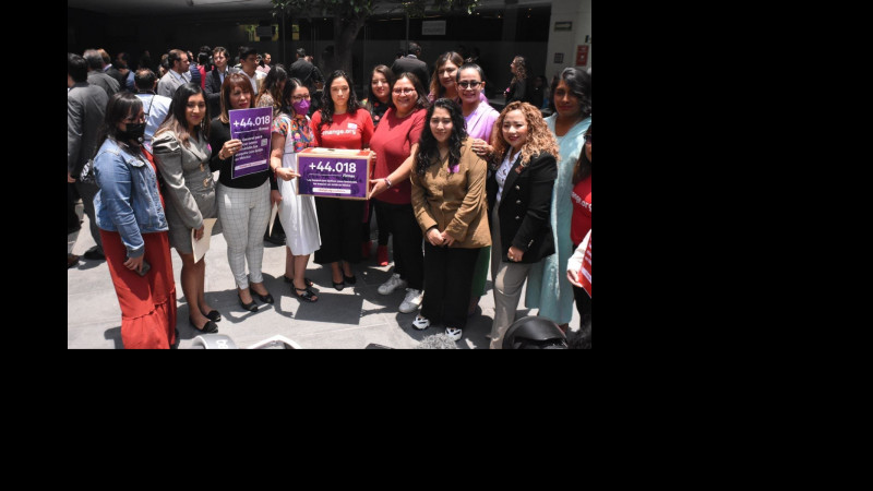 La saxofonista María Elena Ríos presentó iniciativa de Ley para tipificar como feminicidio los ataques con ácido