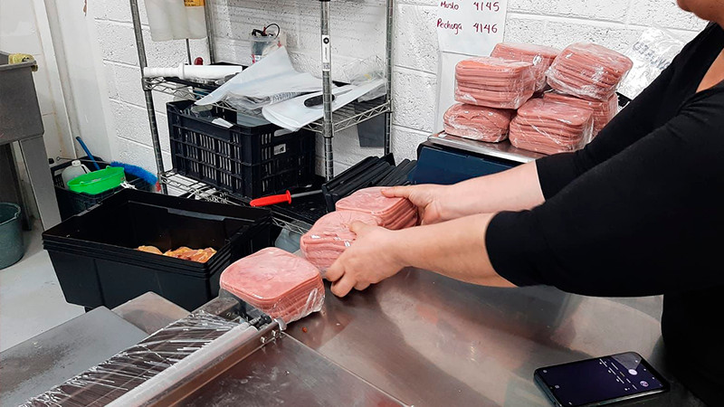 Asegura Salud Michoacán 20 kilos de carne en mal estado en distribuidora de Zitácuaro 