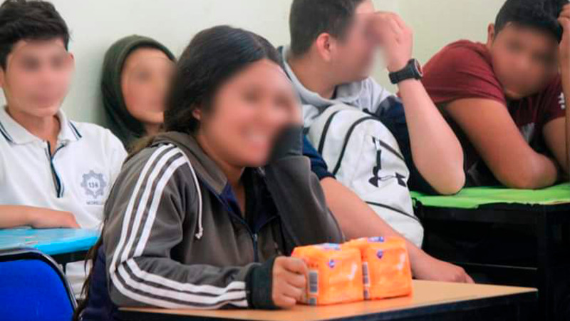 Lleva Seimujer paquetes de Menstruación Digna a estudiantes de Santiago Undameo