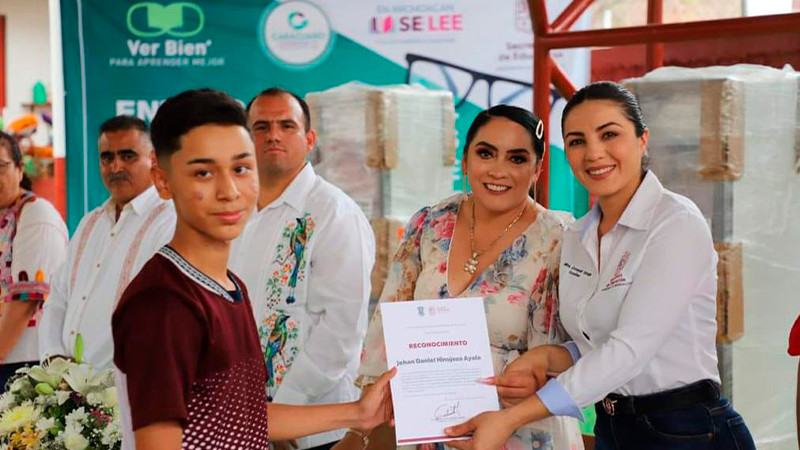 Reconocen a estudiantes del Cecytem por resultados en competencias de robótica 