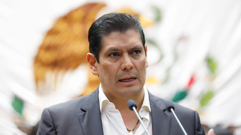 Ernesto Núñez reconoce labor periodista en Michoacán 