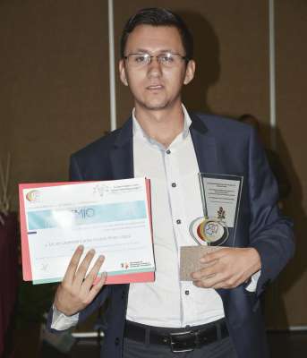 En las instituciones educativas debe mantenerse la pasión por la ciencia, dice el rector de la UMSNH - Foto 3 
