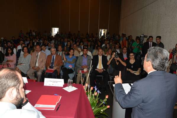En las instituciones educativas debe mantenerse la pasión por la ciencia, dice el rector de la UMSNH - Foto 5 