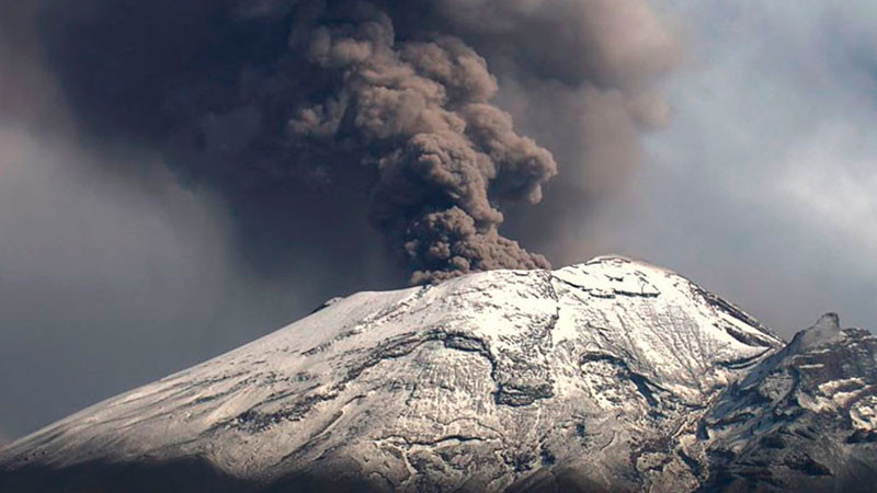 Regresan a clases presenciales en Tlaxcala, tras disminuir actividad del Popocatépetl 