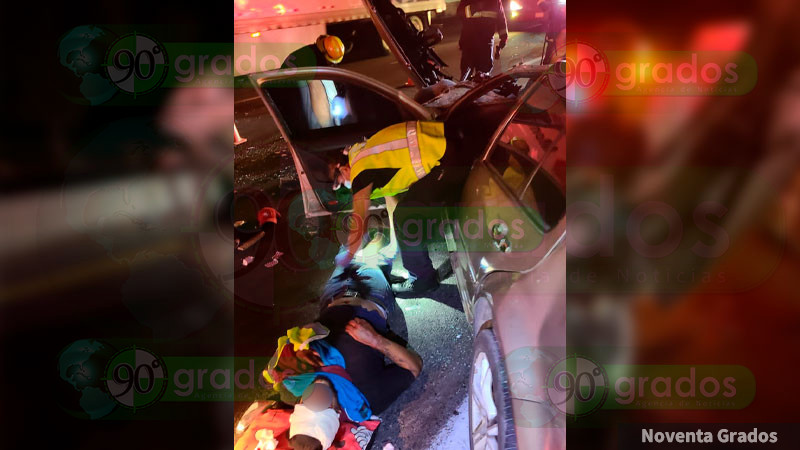 Tras fatal choque en la Querétaro- San Luis Potosí, hombre queda prensado; se reporta grave