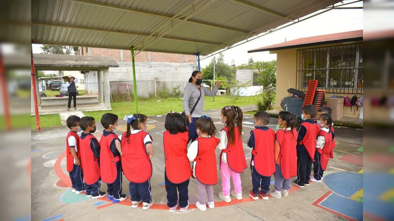 SEE Michoacán asigna docentes a escuelas de 24 municipios