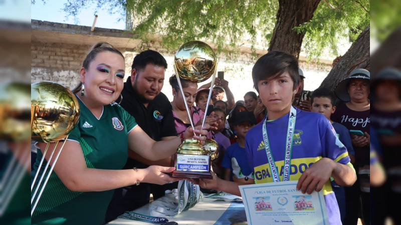 Destaca el apoyo al deporte en la final de la liga infantil "Santos" en Cuitzeo 