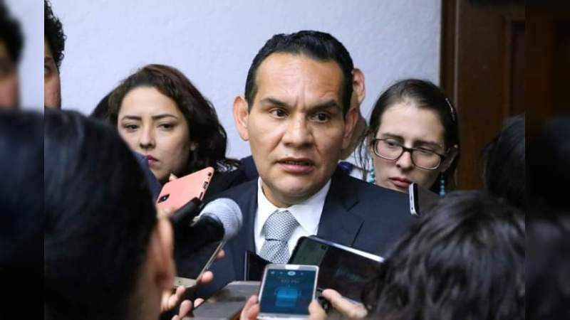Por extorsión, 22 alcaldes denuncian penalmente a exauditor de Michoacán 