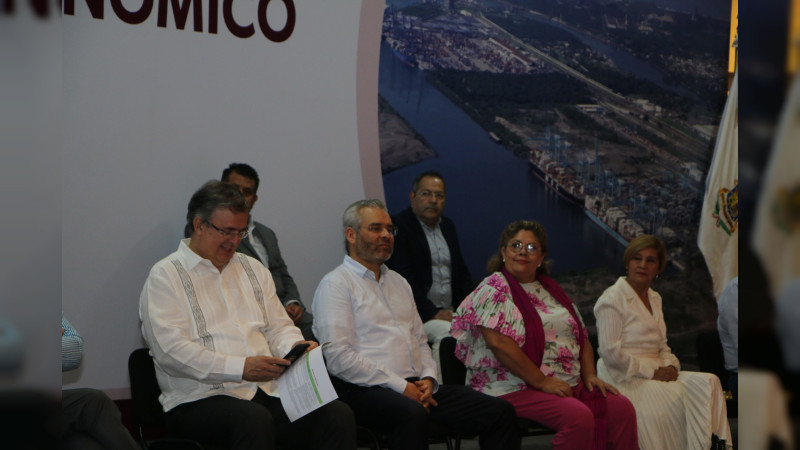 El alcalde de Cd Hidalgo asistió al Primer Foro Perspectiva del Desarrollo Económico de Michoacán.