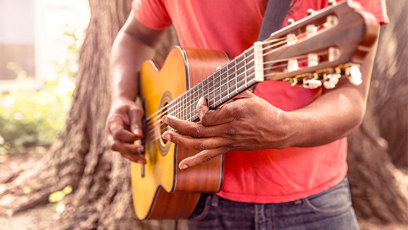 Profesores y alumnos realizan manifestación frente a Palacio Municipal para exigir educación de calidad 