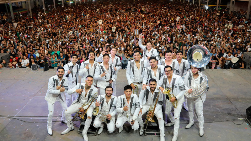 Disparan contra Banda Los Recoditos en intento de asalto; chofer les salvó la vida 