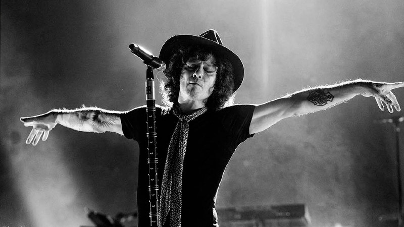 Enrique Bunbury marca su regreso a los escenarios con “Greta Garbo” 