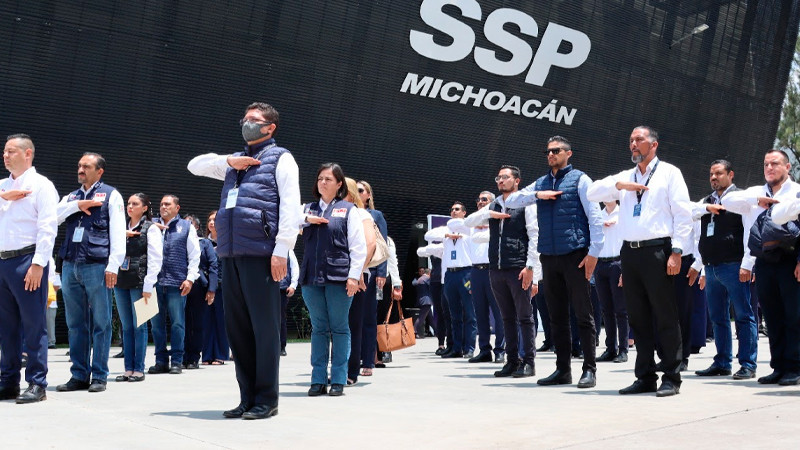 Secretario de SP entrega reconocimientos a personal del C5i Michoacán