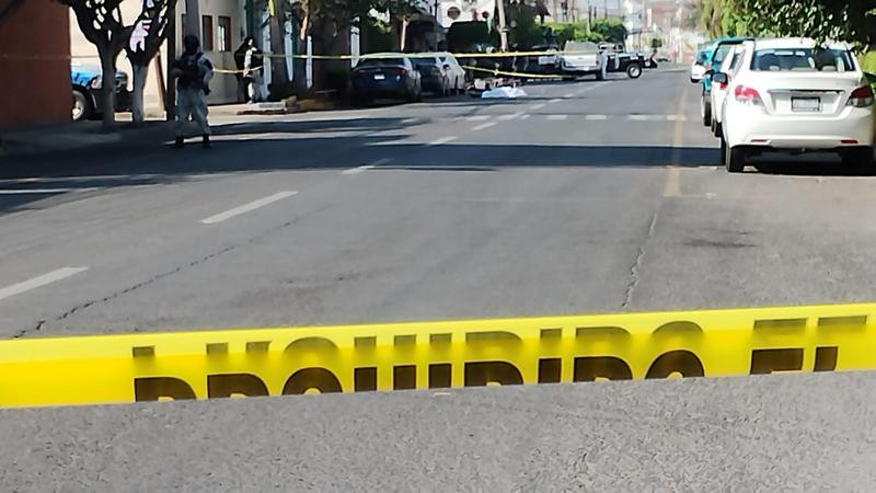 Sujetos armados atacan a padre e hija que viajaban en una motocicleta, en Celaya
