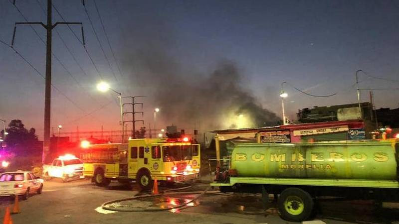Incendio afectó Ciudad Industrial de Morelia; bodega de plásticos ardió en llamas 