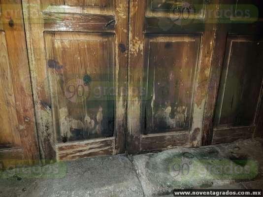 Queman puerta del Palacio de Gobierno de Michoacán - Foto 1 
