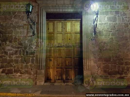 Queman puerta del Palacio de Gobierno de Michoacán - Foto 2 