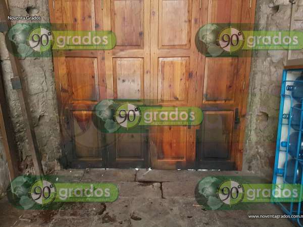 Queman puerta del Palacio de Gobierno de Michoacán - Foto 3 