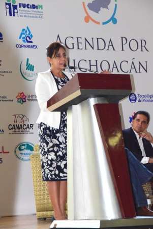 Se compromete Luisa María Calderón a sacar adelante a Michoacán  
