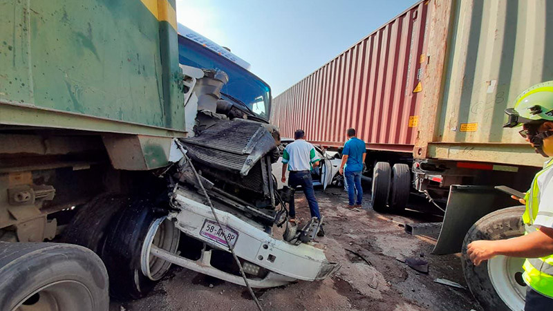 Se registra carambola en la 57 a la altura de San Juan del Río, Querétaro