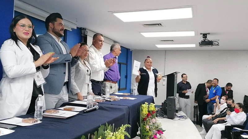 Reconoce Salud Michoacán trayectoria del personal del Hospital de la Mujer 