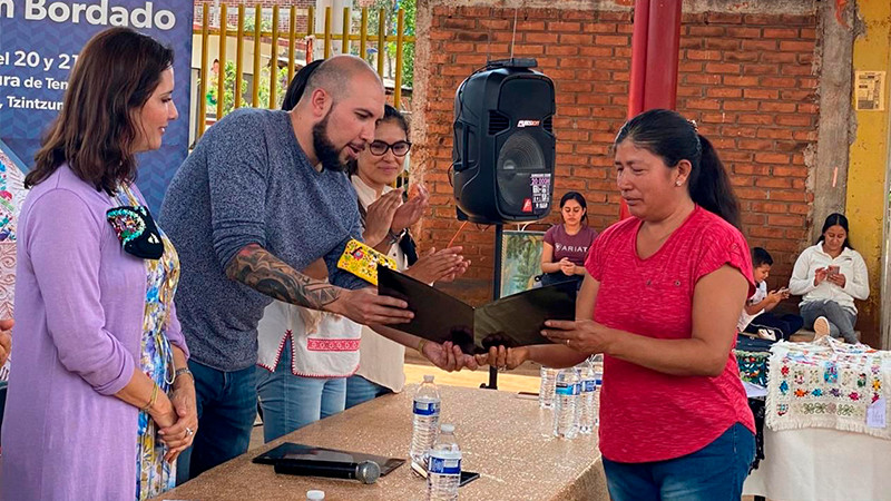 Premian a ganadores de concursos artesanales de Ihuatzio y Santa Cruz