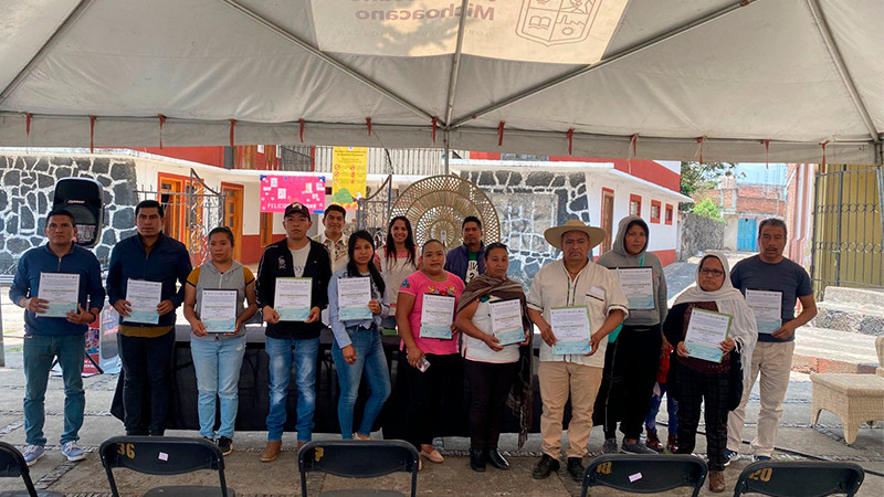 Premian a ganadores de concursos artesanales de Ihuatzio y Santa Cruz