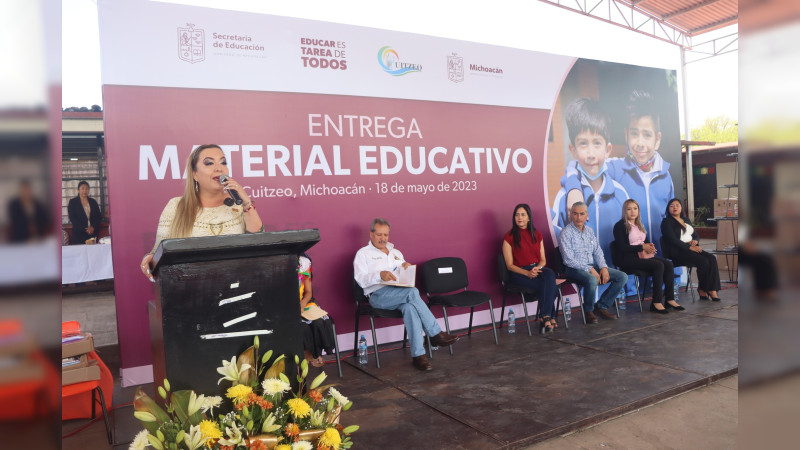 Entregan de material escolar a la Escuela Primaria "Josefa Ortiz de Dominguez" 