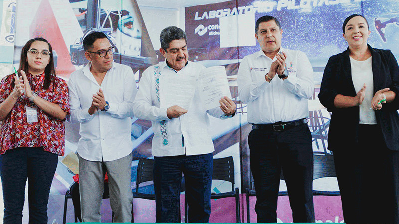 Entregan laboratorio para carrera de Pilotaje de Drones en Conalep Uruapan 