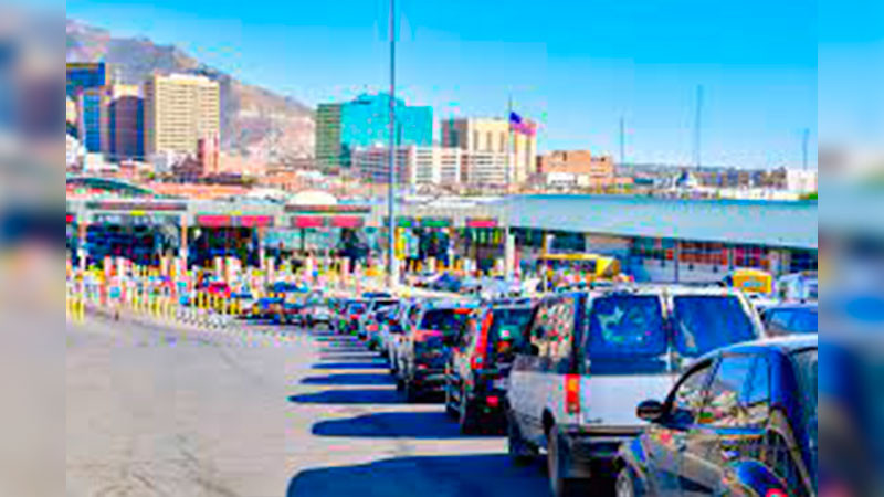 Cierra puente fronterizo en Nuevo Laredo; migrantes intentan ingresar a EU 