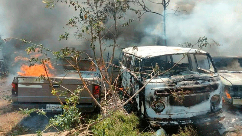 Se incendia corralón de autos en Hidalgo 
