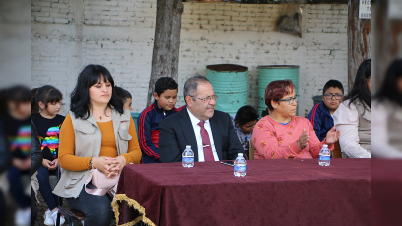 El presidente Municipal de Hidalgo inaugura aula en la escuela primaria Melchor Ocampo.
