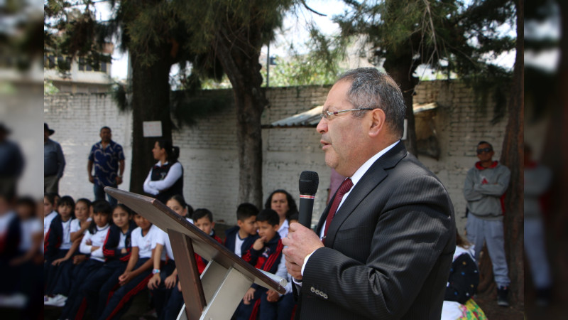 El presidente Municipal de Hidalgo inaugura aula en la escuela primaria Melchor Ocampo.