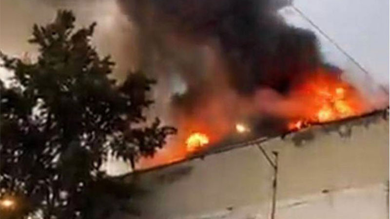 Arde en llamas almacén de plásticos en Toluca; no hay lesionados  