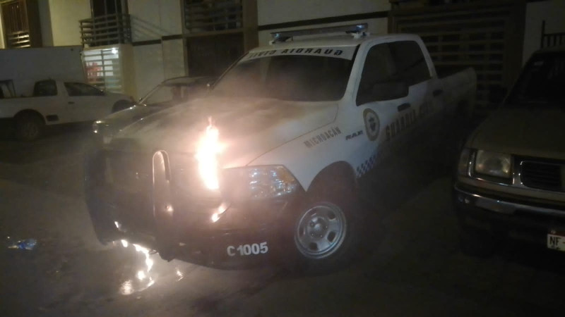 Prenden fuego a patrulla en Zamora, Michoacán  