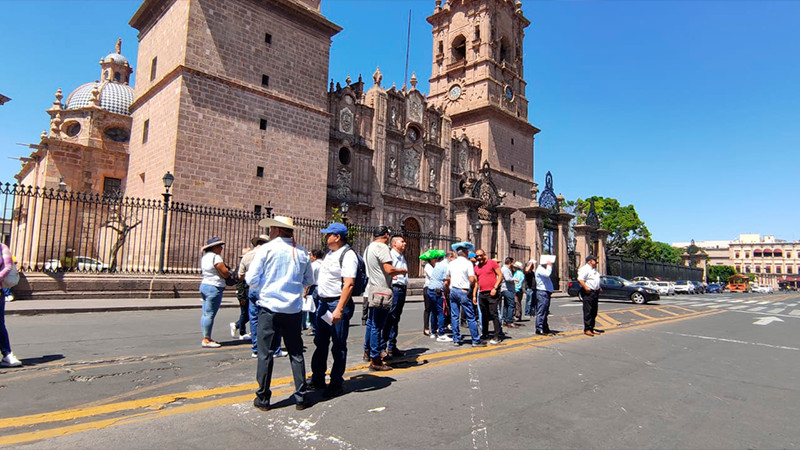 Supervisores y directores se manifiestan por déficit de docentes en aulas de nivel básico en Michoacán 
