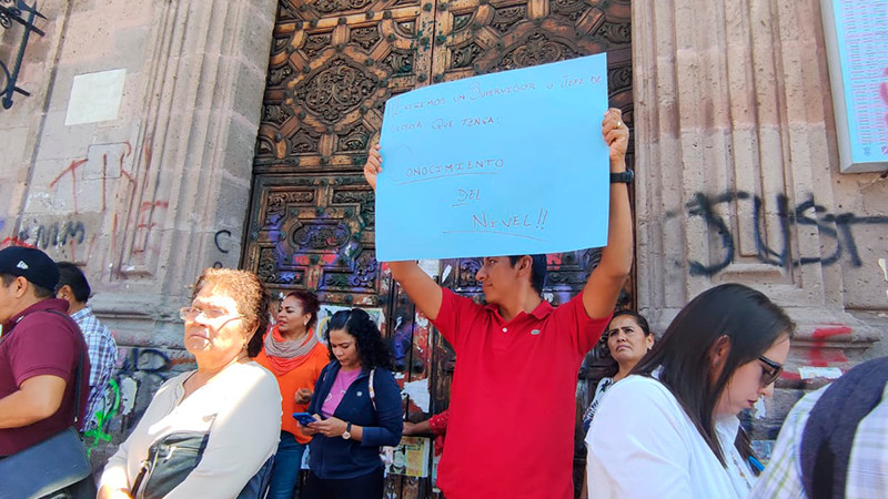 Supervisores y directores se manifiestan por déficit de docentes en aulas de nivel básico en Michoacán 