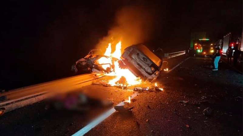 Choque múltiple en la Autopista Siglo XXI deja cuatro muertos