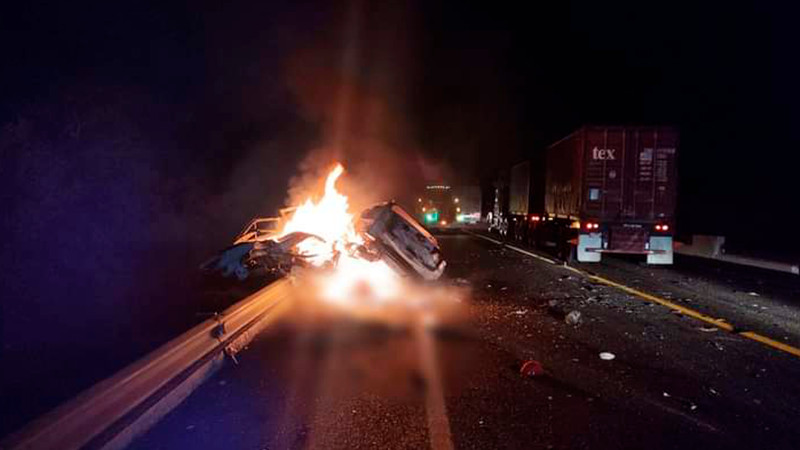 Choque múltiple en la Autopista Siglo XXI deja cuatro muertos