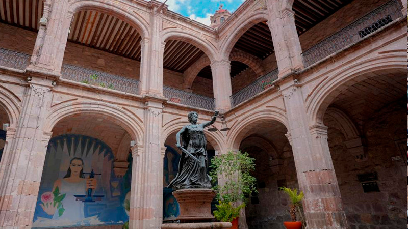 Egresados y egresadas de UMSNH recibirán el Premio Ceneval al Desempeño de Excelencia-EGEL