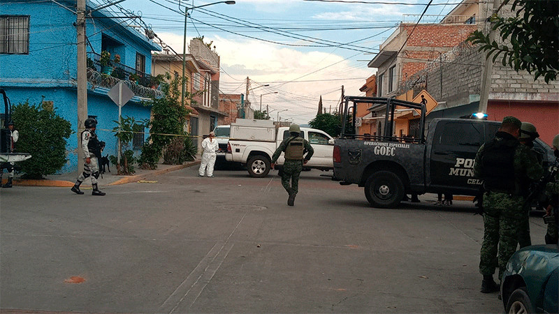 Asesinan a un joven en la entrada de una vivienda, en Celaya, Guanajuato 