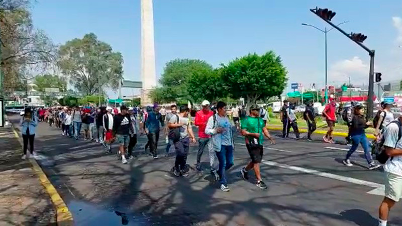 Antorchistas, normalistas y profesores marchan y bloquean calles de Morelia