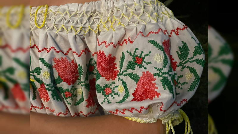 Rescatan IAM y Tlazazalca técnica artesanal en textil de panalito