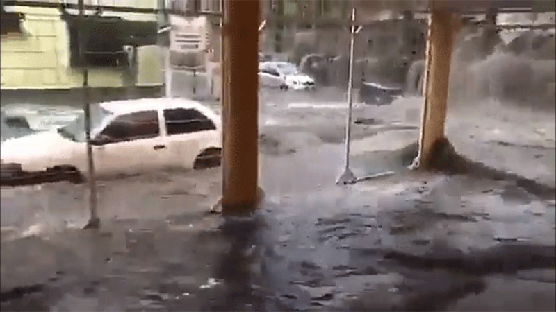 Se desborda Río Hondo en Naucalpan debido a las fuertes lluvias 